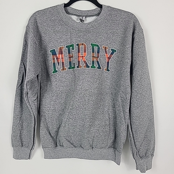 NEW GILDAN Grey Plaid 'MERRY' As Can Be Sweatshirt Pullover Size S NWT - Picture 1 of 6